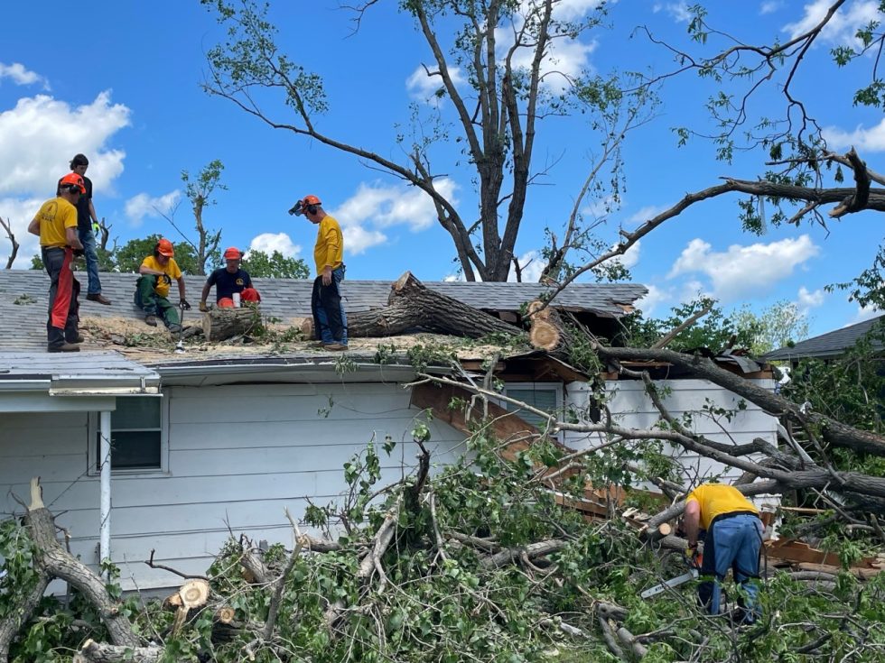 Oklahoma Baptist Dr Volunteers Bringing Hope Help After Deadly